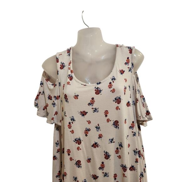 Lane Bryant Cream Floral Shoulder Flutter Sleeve Blouse Swing Tee Sz 18/20 2XL - Picture 4 of 6